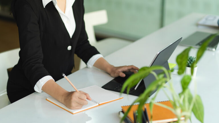 できる秘書のスケジュール管理のコツ8選！よくあるミスや対策方法を解説