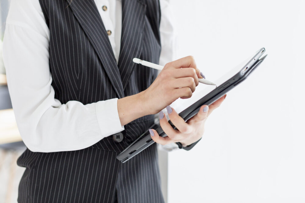 秘書室に配属され会社の裏から業務を支えよう！